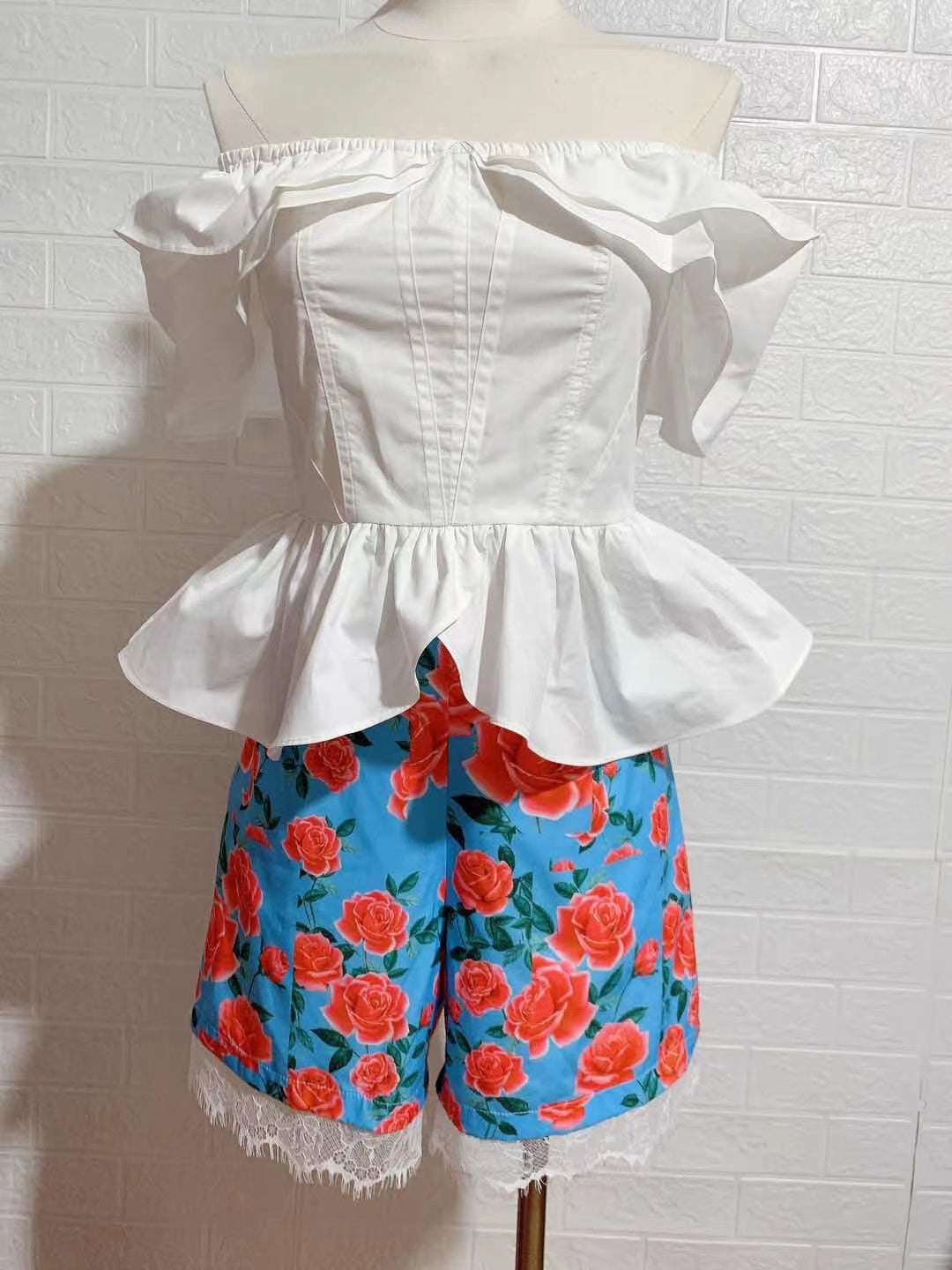 ONE SET WHITE TOP SHORT PRINTING FLOWERS PANTS