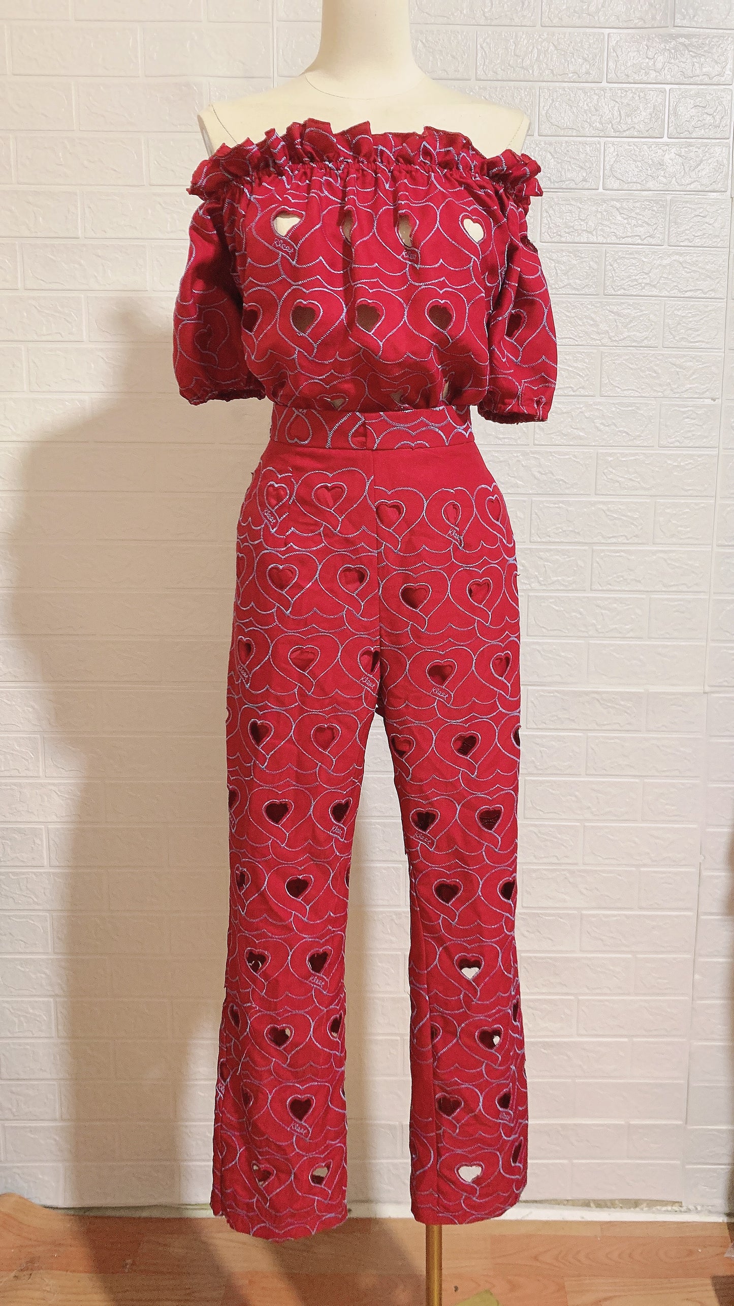 ONE SET EMBROIDERY HEART TOP AND PANTS