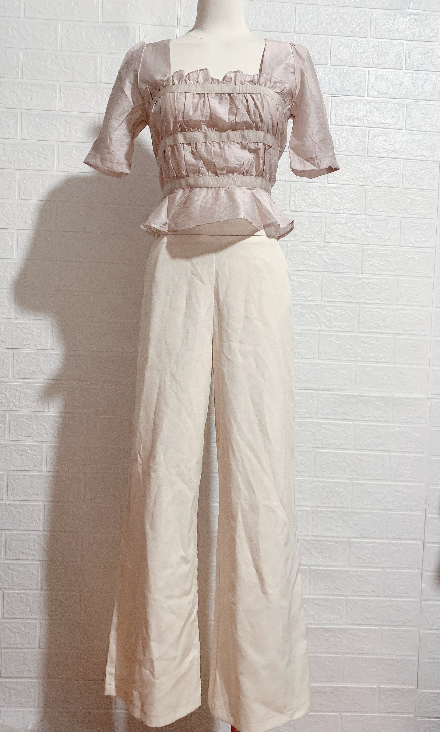 ONE SET SHORT SLEEVES TOP AND LONG PANTS