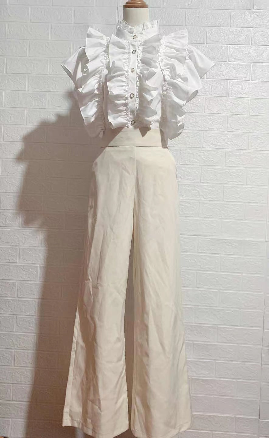 ONE SET WHITE TOP AND LONG PANTS