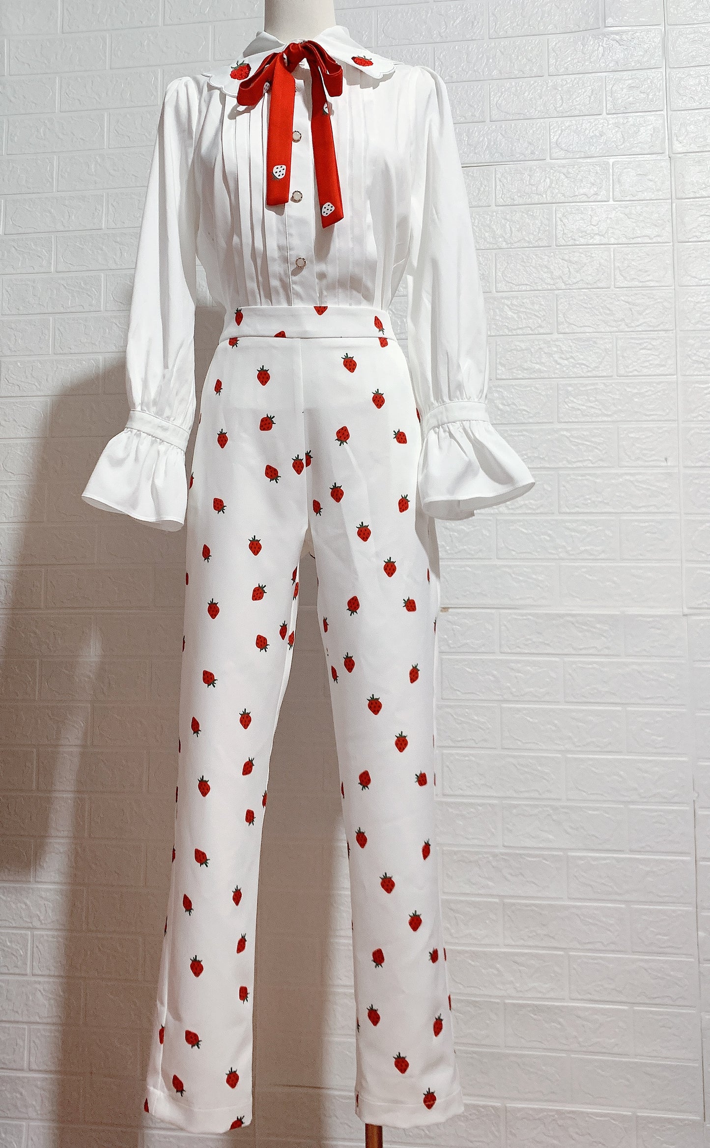 ONE SET EMBROIDERY TOP AND PRINTING PANTS