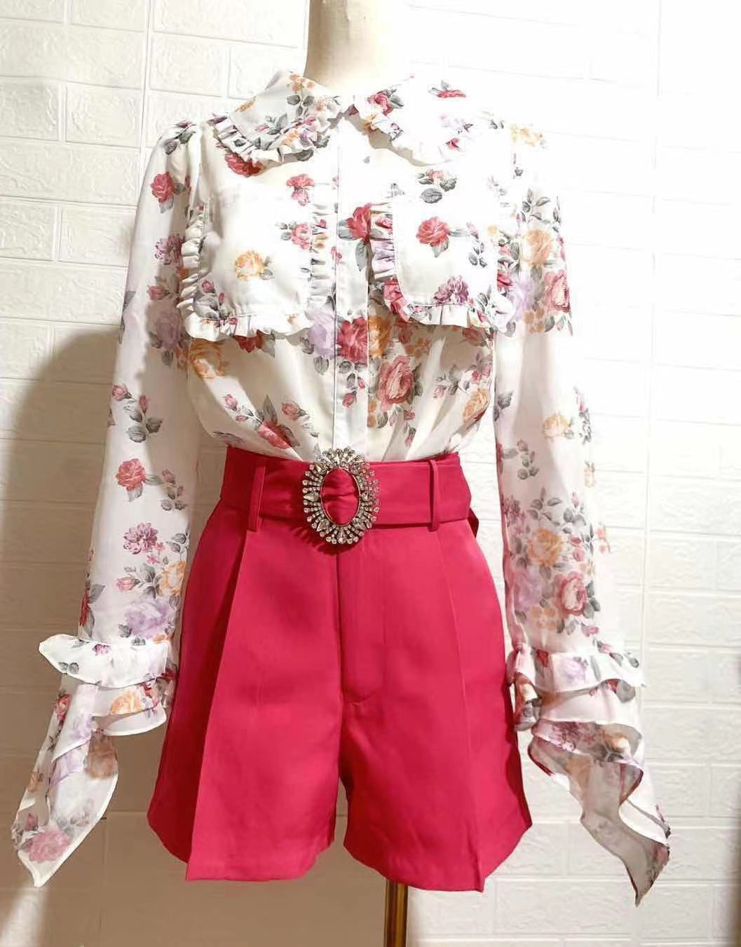 ONE SET PRINTING FLOWERS LONG SLEEVES TOP AND SHORT PANTS
