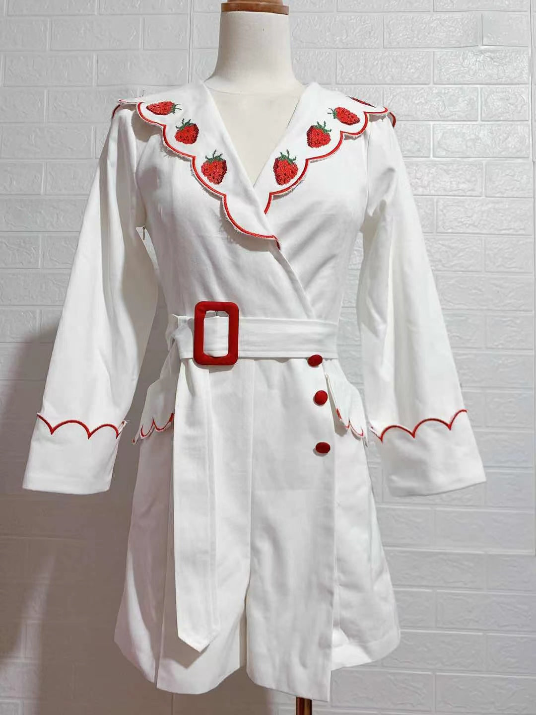 JUMPSUITS LONG SLEEVES EMBROIDERY SDRAWBERRY SHORT JUMPSUITS