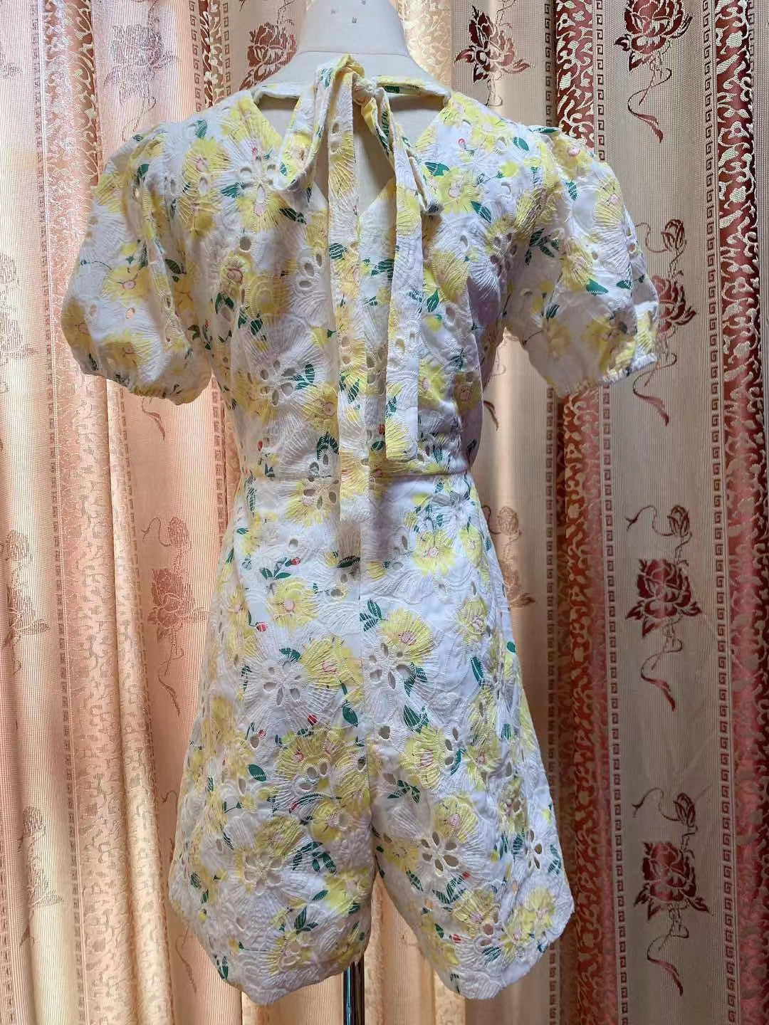 JUMPSUITS EMBROIDERY FLOWERS SHORT JUMPSUITS