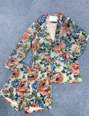 BLAZER ONE SET SHORT PANTS BLAZER LONG SLEEVERS